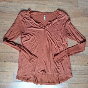 ⭐️ 3/$20 Rvca Long Sleeve Top Size Large